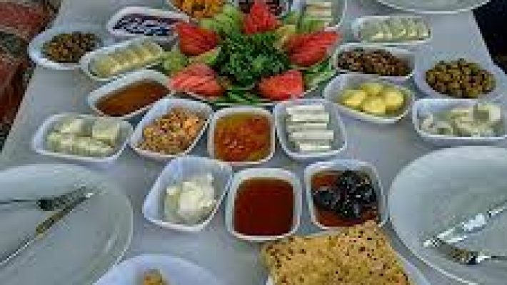 Yağmur Restoran’da zengin menü ve sıcak aile ortamında keyifli yemek deneyimi.