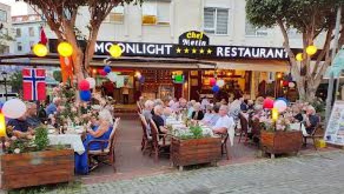 “Alanya Chefmetin Moonlight Restaurant & Steakhouse’da özel soslarla hazırlanmış et ve steak çeşitleri”