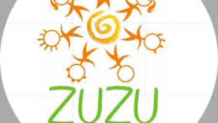 Zuzu Gündüz Bakımevi’nde çocuklar öğretmenler eşliğinde oyun oynuyor ve eğitim etkinliklerine katılıyor.