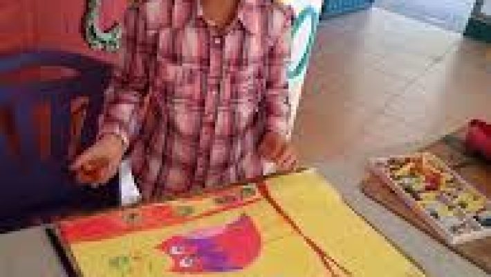 "Dekra Sanat Atölyesi’nde öğrenciler çeşitli resim, seramik ve el sanatları teknikleriyle yaratıcı çalışmalar yapıyor, eğitmen rehberliğinde sanatsal becerilerini geliştiriyor."