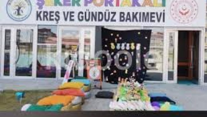 "Şeker Portakalı Gündüz Çocuk Bakımevi – çocuklara güvenli, sevgi dolu ve eğitici bir ortam sunan modern bakım evi."