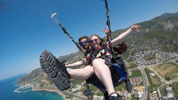 Gökyüzünden Alanya’yı keşfetmek için yamaç paraşütü deneyimi yaşayın.