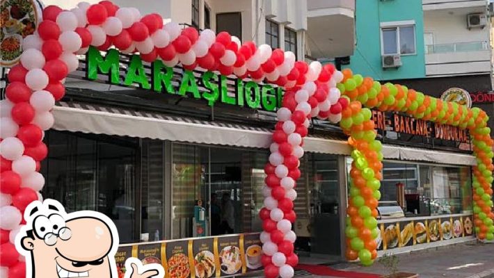 Maraşlıoğlu Ev Yemekleri, Dondurma & Baklava Alanya’da geleneksel yemek tabağı, baklava ve Maraş dondurması servisi