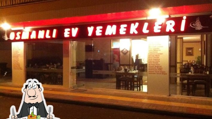 Osmanlı Ev Yemekleri Alanya’da geleneksel tencere yemekleriyle donatılmış yöresel sofra görüntüsü