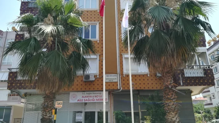 “Alanya 6 Nolu Aile Sağlığı Merkezi modern muayene odaları ve sağlık hizmet alanı.”