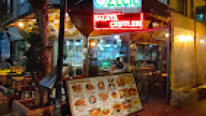 “Alanya Öztat Kebap Tantuni’de ince lavaşa sarılı bol etli tantuni ve kebap çeşitleri”