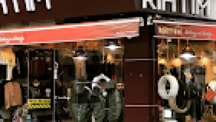 Rıhtım Giyim Alanya – Erkek ve kadın giyiminde modern ve şık ürünler sunan mağaza.