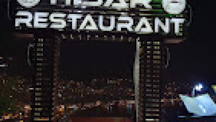 Hisar Restaurant Cafe & Bar’da Alanya manzarası eşliğinde lezzetli yemekler ve keyifli akşam atmosferi.