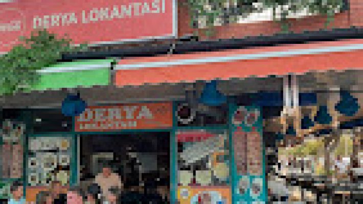 Tadım Restoran’da geleneksel Türk yemekleriyle donatılmış zengin sofradan bir kare