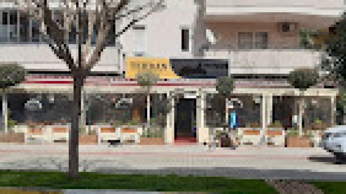 Hayat Ocakbaşı Kebap’ta mangalda pişen lezzetli kebap sunumu