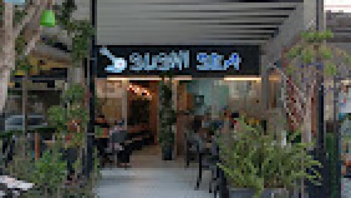 Sushi Sea Mahmutlar Alanya’da taze malzemelerle hazırlanan renkli sushi tabakları