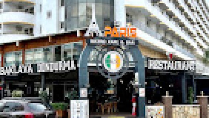 Alanya’da şık tasarımı ve keyifli atmosferiyle dikkat çeken Paris Bistro Cafe’nin oturma alanı ve lezzetli sunumları