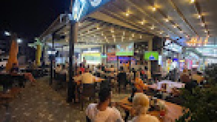 Repeat Cafe & Bar’da sıcak atmosfer, leziz içecekler ve samimi sohbetlerin buluştuğu anlar.