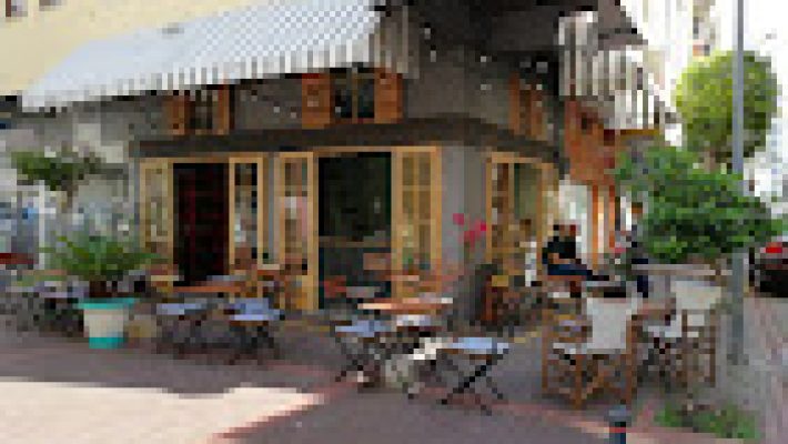 Veinte Cafe’de şık tasarım, kaliteli kahve ve huzurlu atmosfer.