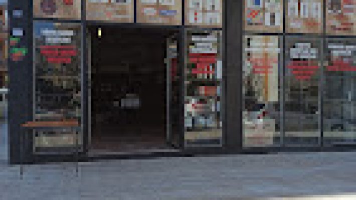 Alanya Truva Cafe & Bar Shop’ta deniz manzarası eşliğinde içecek keyfi.