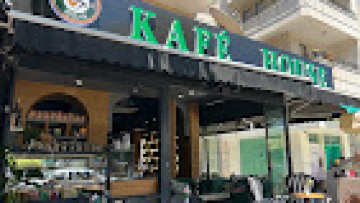 Kafe House Alanya’da sıcak içecekler ve samimi atmosfer.