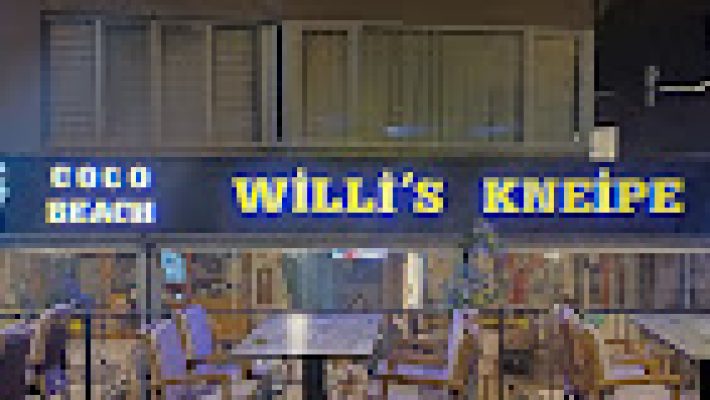 Williskneipe’nin samimi atmosferinde soğuk içecekler ve keyifli sohbetler.