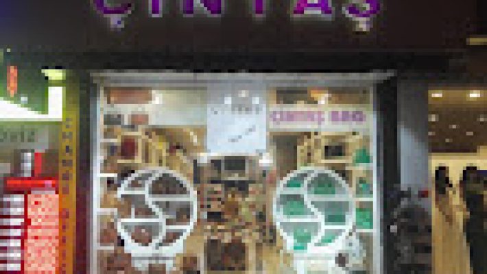 Cintas Bag Store – Alanya’da çeşitli çanta modelleri ve aksesuarlara sahip modern çanta mağazası.