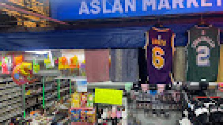 ASLAN Market & Boutique & Bag – Alanya’da çanta, butik ürünler ve günlük ihtiyaçların bulunduğu modern alışveriş mağazası.