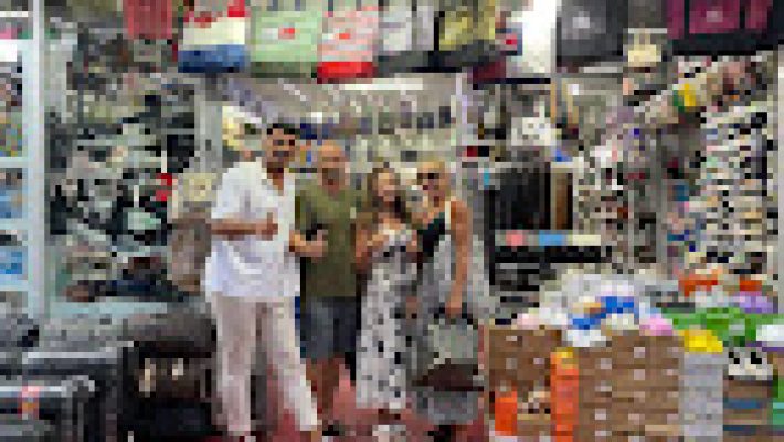 Veka Bag & Shoes mağazası, Alanya’da şık çanta ve ayakkabı koleksiyonları sunuyor.