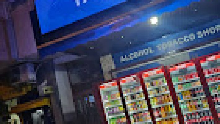 Alanya’da taze gıda ve günlük ihtiyaç ürünleri sunan Taç Market’in raflarında sebze, meyve, kuruyemiş ve temel gıda ürünleri hijyenik şekilde sergileniyor.