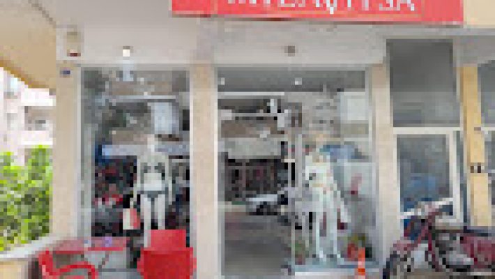 Milavitsa Alanya mağazasında kadın iç giyim ürünleri, sütyenler, külotlar ve pijamalar vitrinlerde şık şekilde sergileniyor.