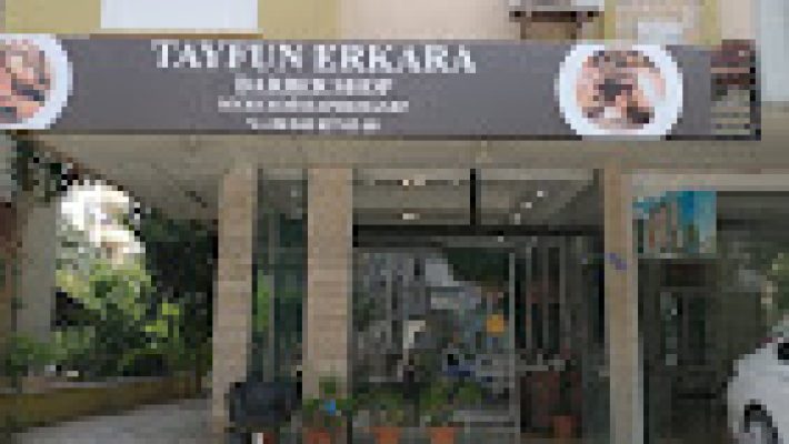 Tayfun Erkara Barber Shop – Alanya’da erkek saç kesimi, sakal bakımı ve klasik berber hizmetleri sunan modern barber salonu.