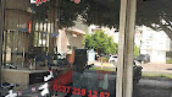 Alaiye Erkek Kuaförü – Alanya’da profesyonel saç kesimi, sakal tıraşı ve bakım hizmetleri sunan modern erkek kuaförü.