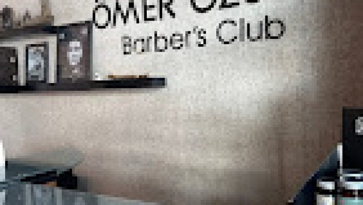 Ömer Özsoy Barber's Club – Alanya’da profesyonel erkek saç kesimi, sakal bakımı ve modern berber hizmetleri sunan salon.