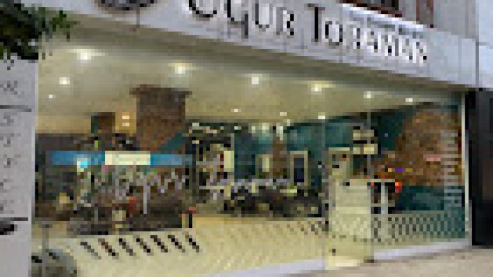 Uğur Toraman Saç Tasarım Merkezi – Alanya’da modern saç tasarımı, erkek ve kadın kuaför hizmetleri sunan profesyonel salon.