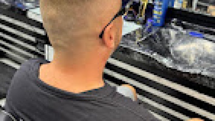 Berberim Sensin Alanya – profesyonel erkek kuaförü, modern saç kesimi, sakal tıraşı, saç tasarımı ve bakım hizmetleri.