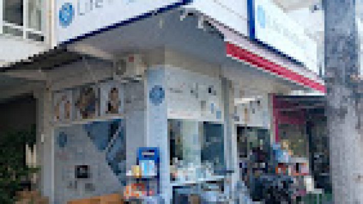 “Life Medikal sağlık ürünleri ve medikal cihazlar sunan modern satış ve uygulama merkezi.”