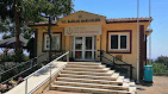 “İncekum Aile Sağlık Merkezi modern muayene odaları ve sağlık hizmet alanı.”