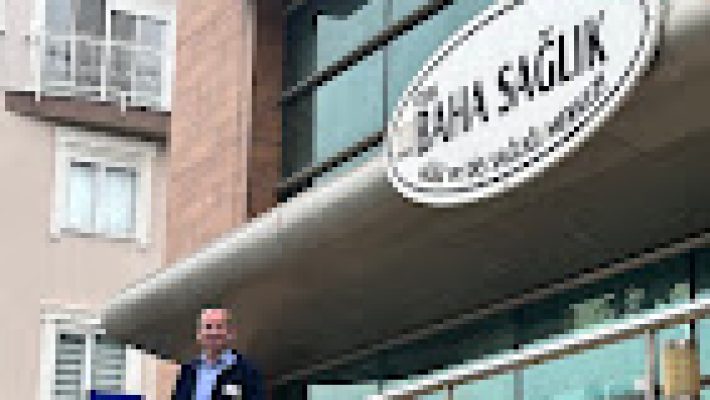 “Baha Dental Clinic modern diş muayene odası ve ağız ve diş sağlığı hizmet alanı.”