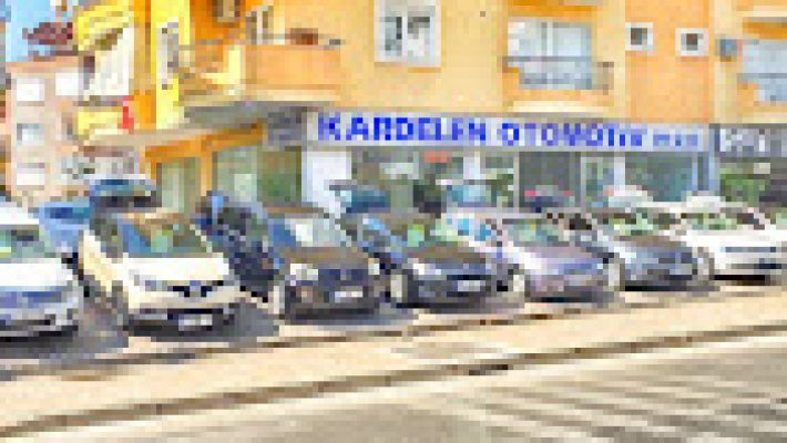 "Kardelen Otomotiv’de profesyonel ekip tarafından araç bakım ve onarım hizmeti sunulan modern servis alanı."