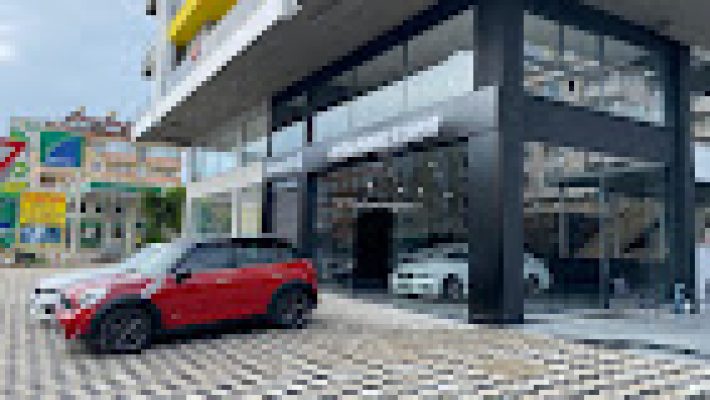 ERER MOTORS servis alanında araç bakım ve onarım işlemleri yapılırken çekilmiş görüntü