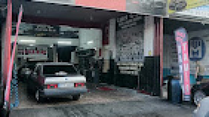 Can Oto Tamir & Bakım Servisi atölyesinde araç bakım ve onarım işlemleri yapılırken çekilmiş görüntü