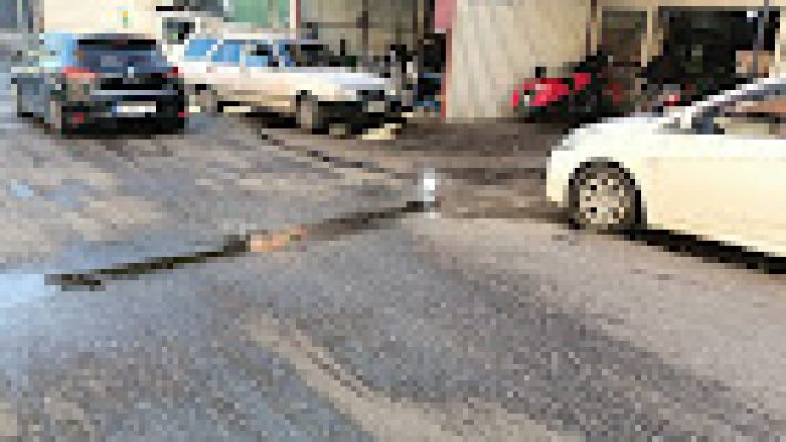 Gökçeoğlu Oto Tamir atölyesinde araç bakım ve onarım işlemleri yapılırken çekilmiş görüntü