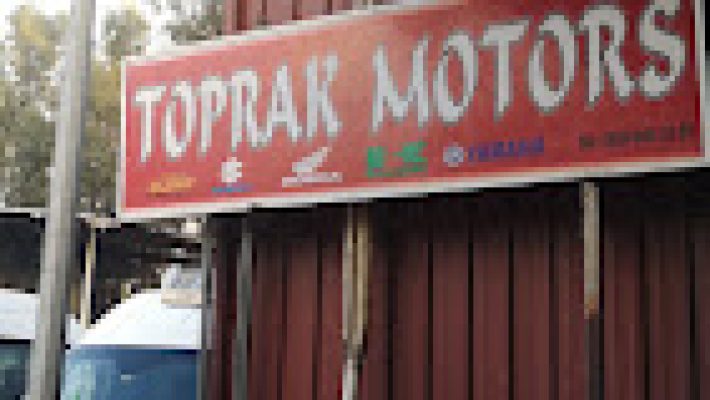 Toprak Motosiklet Alanya servis alanında motosiklet bakım ve onarım işlemleri yapılırken çekilmiş görüntü