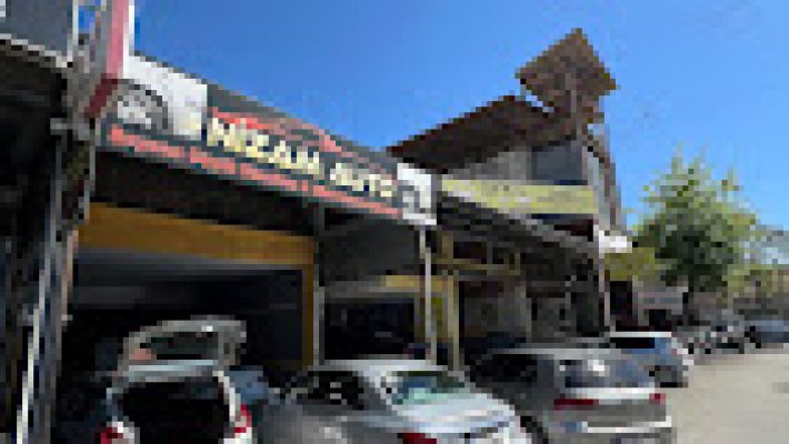 Nizam Auto servisinde boyasız göçük düzeltme ve mini onarım işlemleri yapılırken çekilmiş görüntü