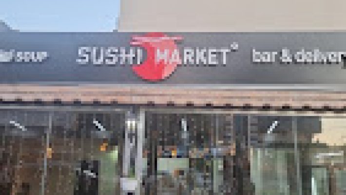 Sushi-Market Alanya’da taze hazırlanmış sushi çeşitleri ve şık sunumlar.