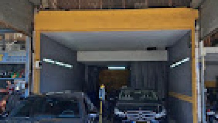 “Nizam Auto Boyasız Göçük Düzeltme Mini Onarım Merkezi’nde araçların göçük düzeltme ve mini onarım işleminin yapıldığı servis alanı.”