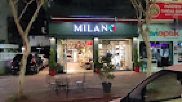Milano Boutique Alanya – Modern ve şık kadın giyim, aksesuar ve ayakkabı koleksiyonlarıyla vitrin sunumu.
