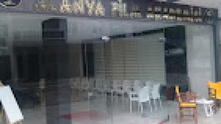 Alanya Film Akademisi’nde öğrenciler kamera, ışık ve sahne çekimi üzerine uygulamalı eğitim alırken.