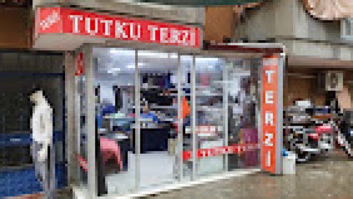 Tutku Terzi Alanya’da kişiye özel dikim yapılan, profesyonel terzilik hizmeti sunan modern bir atölye – elbise, takım ve tamir işlerinde uzman.