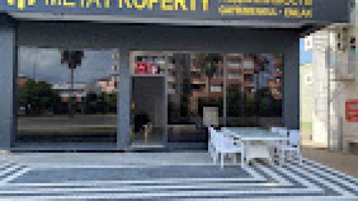 Meta Property Gayrimenkul ofisi ve danışmanları, Alanya’da konut ve ticari gayrimenkul alım-satım ve kiralama hizmeti sunarken.