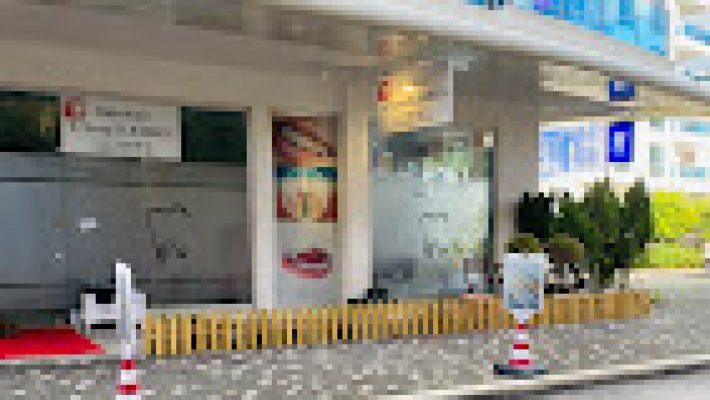 “Kaplan Dent Alanya Ağız ve Diş Sağlığı Polikliniği modern muayene odası ve ileri teknoloji dental ekipmanlarla donatılmış diş kliniği.”