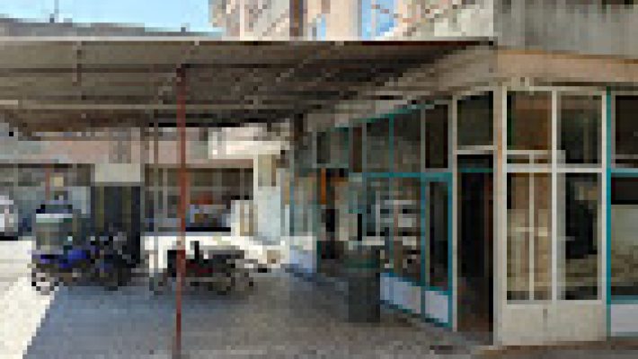 Konaklı Ekmek Fırını’nın taş fırını, taze çıkan ekmekler ve raflarda dizili sıcak poğaça ve simitlerle birlikte sabah saatlerinde görüntülenmiş