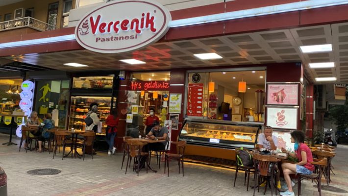 Alanya Hacet’te yer alan Hancı Gurme restoranının dış cephe ve oturma alanı görünümü ve Verçenik Pastanesi